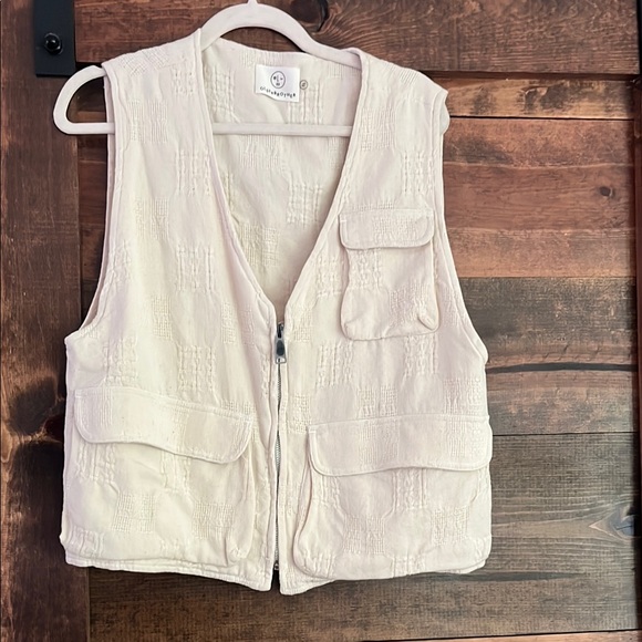 OLDERBROTHER xs cream vest hand- me -down - Picture 1 of 7